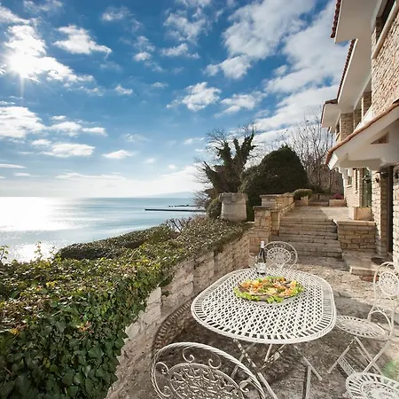 Villas Sanda Villa *